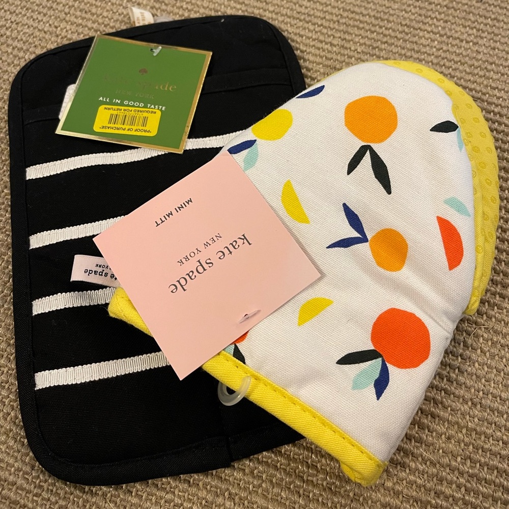 NWT Kate Spade Fruit pattern mini mitt and black and white hot pad